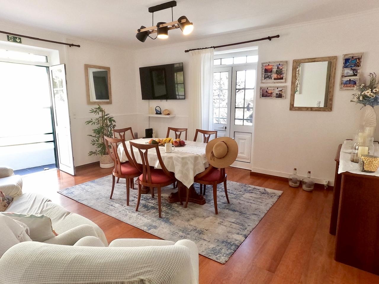 Dining room and lounge