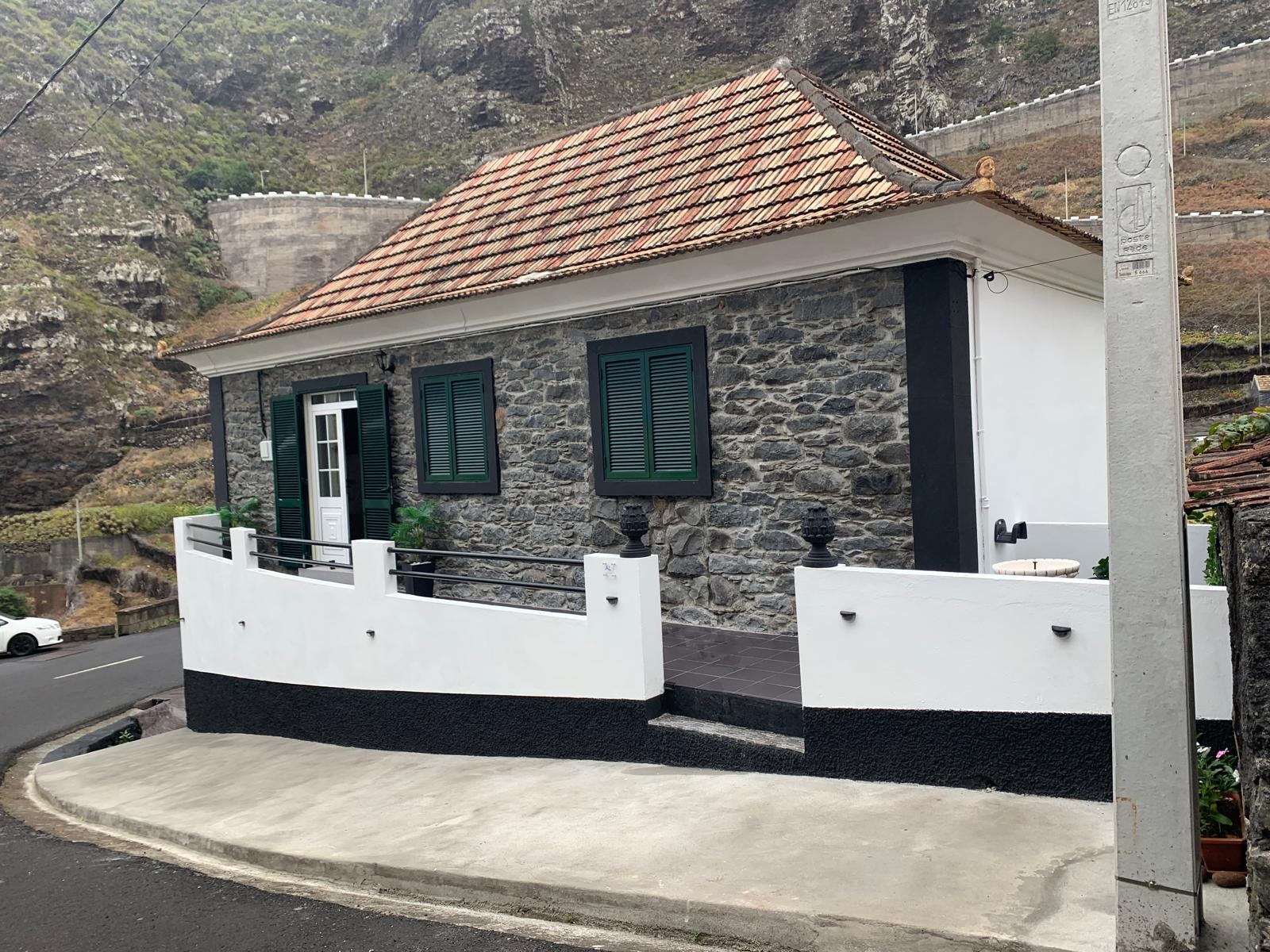 Side facade of the property
